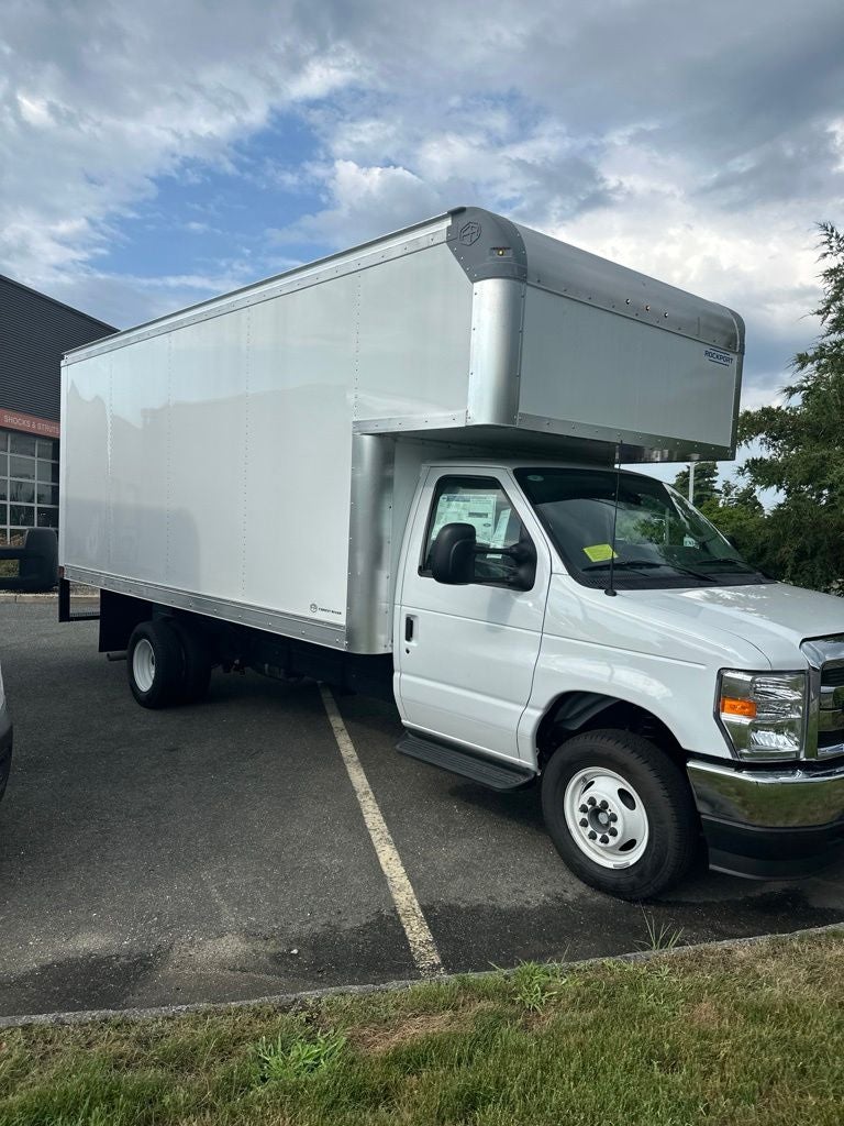 2027 Ford E-450SD Base DRW