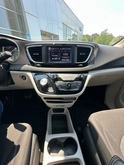 2024 Chrysler Voyager LX