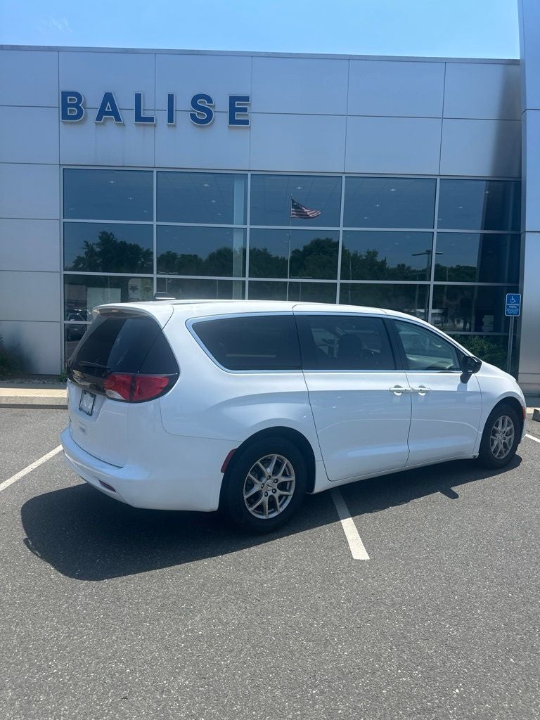 2024 Chrysler Voyager LX