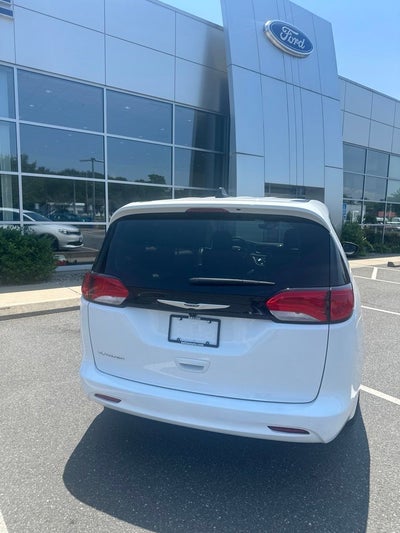 2024 Chrysler Voyager LX