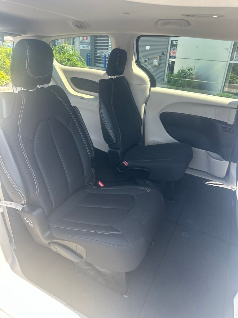2024 Chrysler Voyager LX