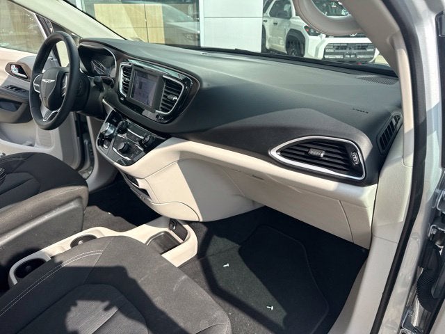2024 Chrysler Voyager LX