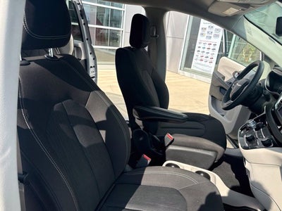 2024 Chrysler Voyager LX
