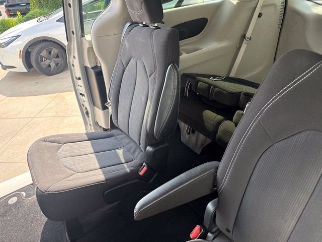 2024 Chrysler Voyager LX