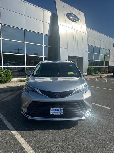 2023 Toyota Sienna XLE 8 Passenger