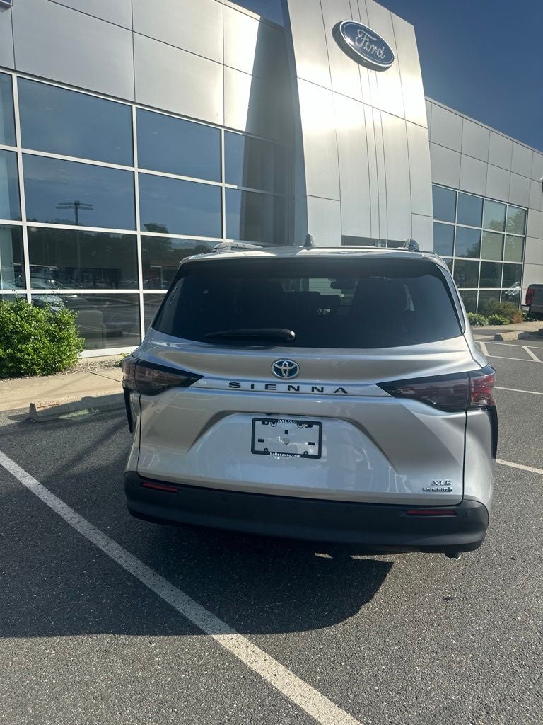 2023 Toyota Sienna XLE 8 Passenger